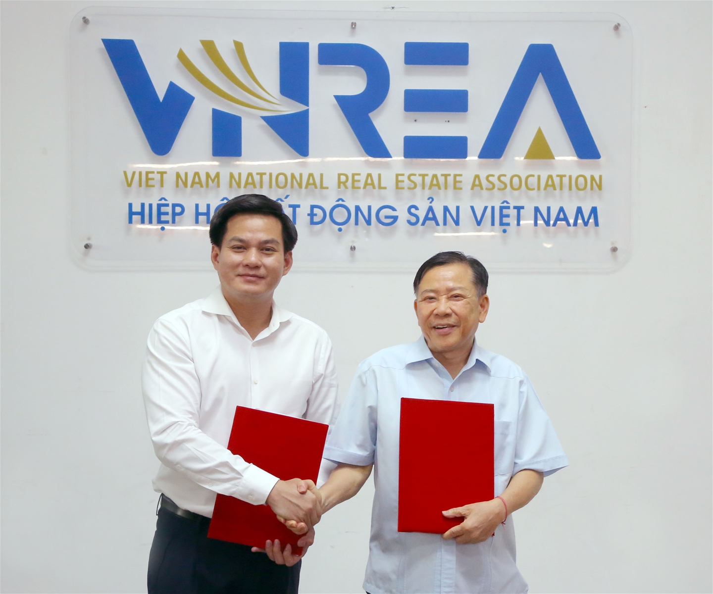VNREA kí thỏa thuận hợp tác với Cục quản lý nhà và thị trường bất động sản 