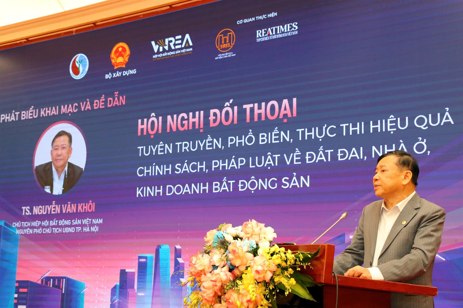  Chủ tịch VNREA: Việc tuyên truyền, phổ biến, thực thi hiệu quả chính sách pháp luật về đất đai, nhà ở, kinh doanh bất động sản trong giai đoạn hiện nay là vô cùng quan trọng 