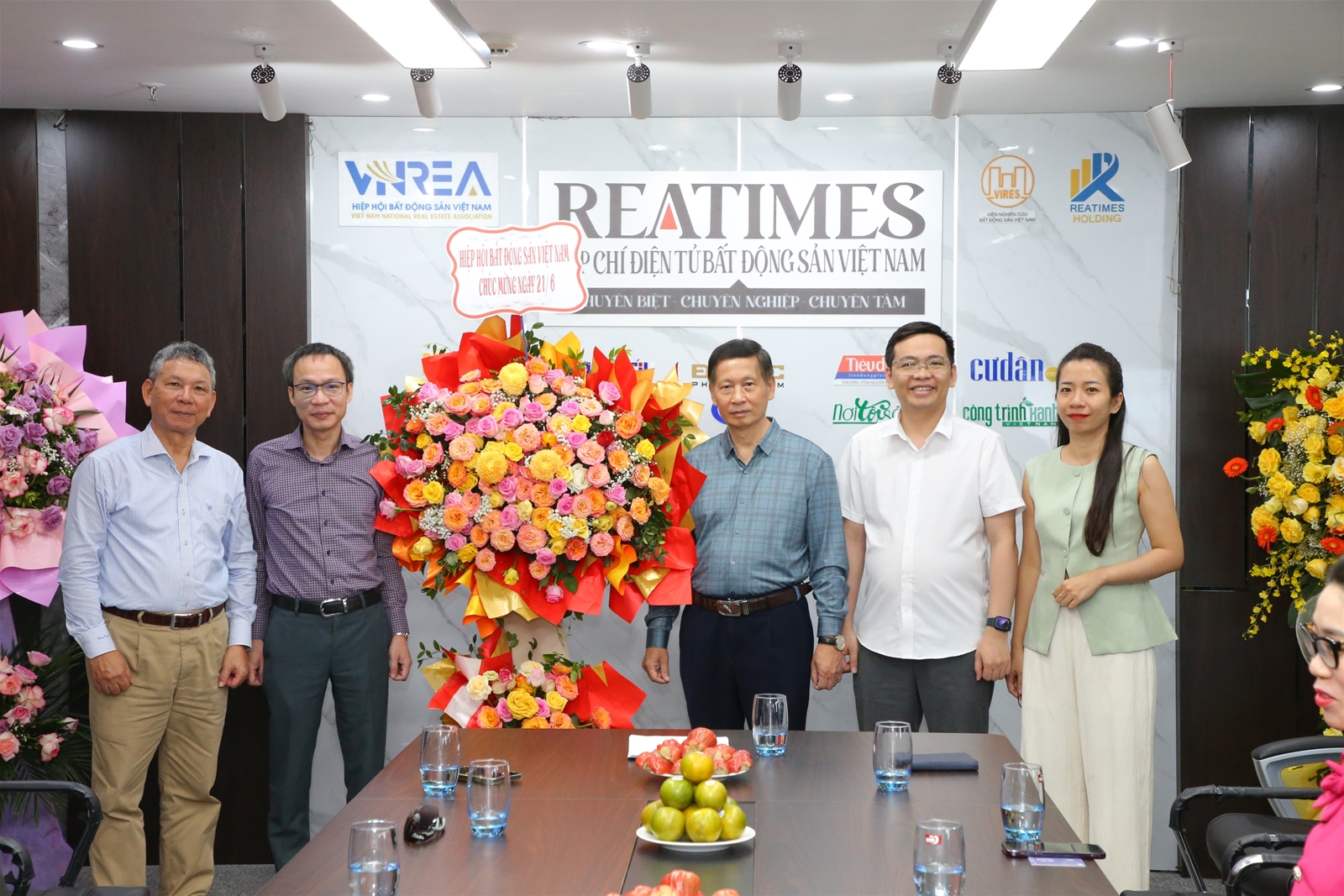  Lãnh đạo VNREA chúc mừng Tạp chí điện tử Bất động sản Việt Nam nhân kỷ niệm 99 năm Ngày Báo chí Cách mạng Việt Nam 